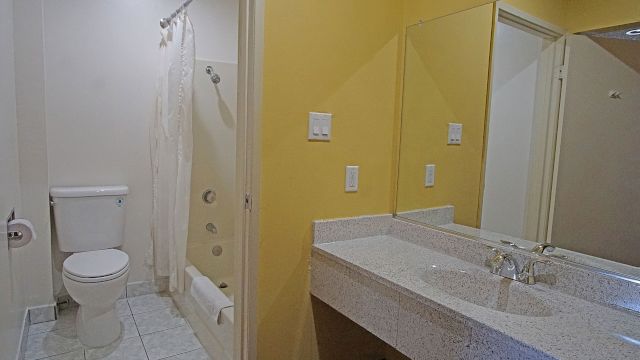 Los Angeles Inn & Suites — photo 43 of 60