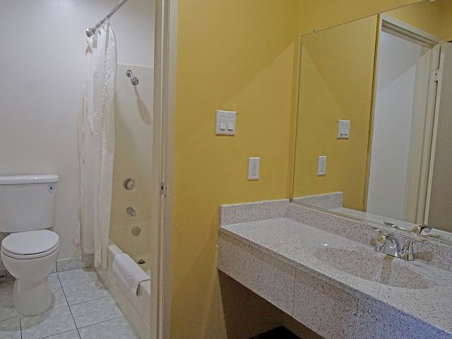 Los Angeles Inn & Suites — photo 58 of 60