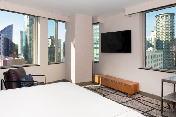 Los Angeles Inn & Suites — gallery preview 3