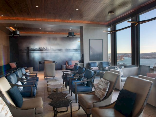 Los Angeles Inn & Suites — photo 16 of 60